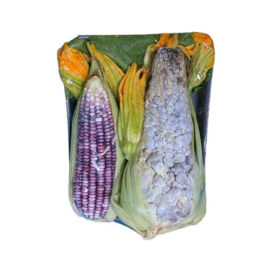 Imagen de Mix de la milpa mexicana en charola (elote azul, huitlacoche en mazorca, flor de calabaza y epazote)